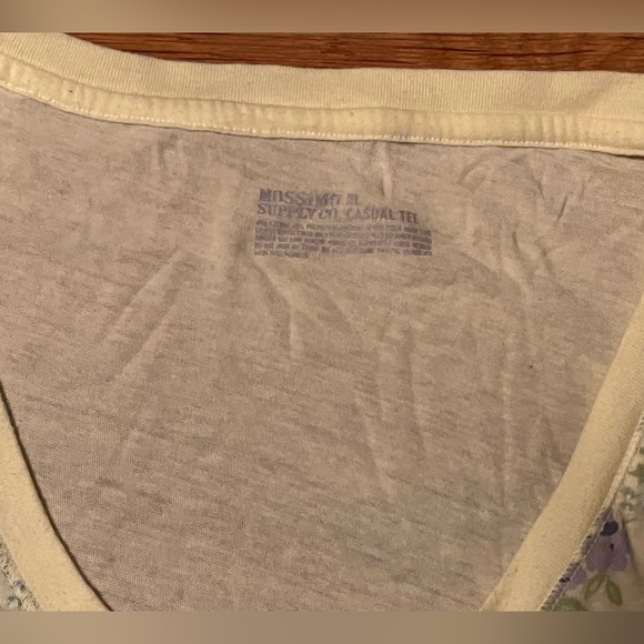 Mossimo. T-shirt. L. Light weight. Great condition. - Picture 3 of 3